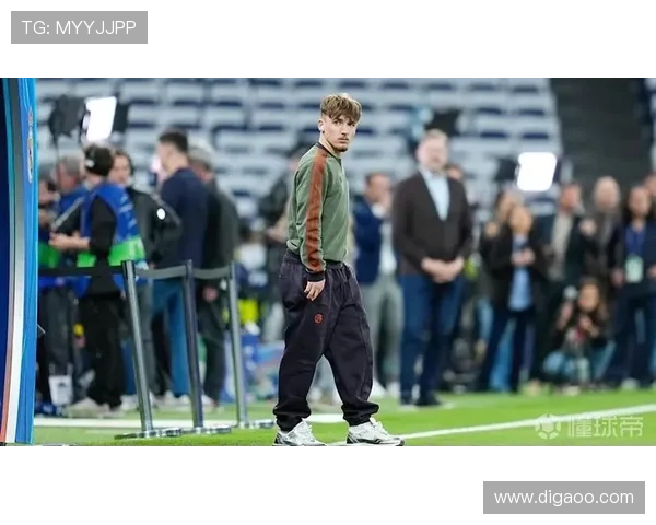 卡尔与家人共赴伯纳乌观战 未能上场 卡尔与家人共赴伯纳乌观战 未能上场